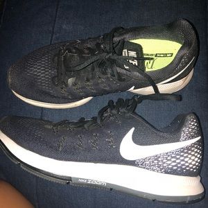 New without tags Black nikes
